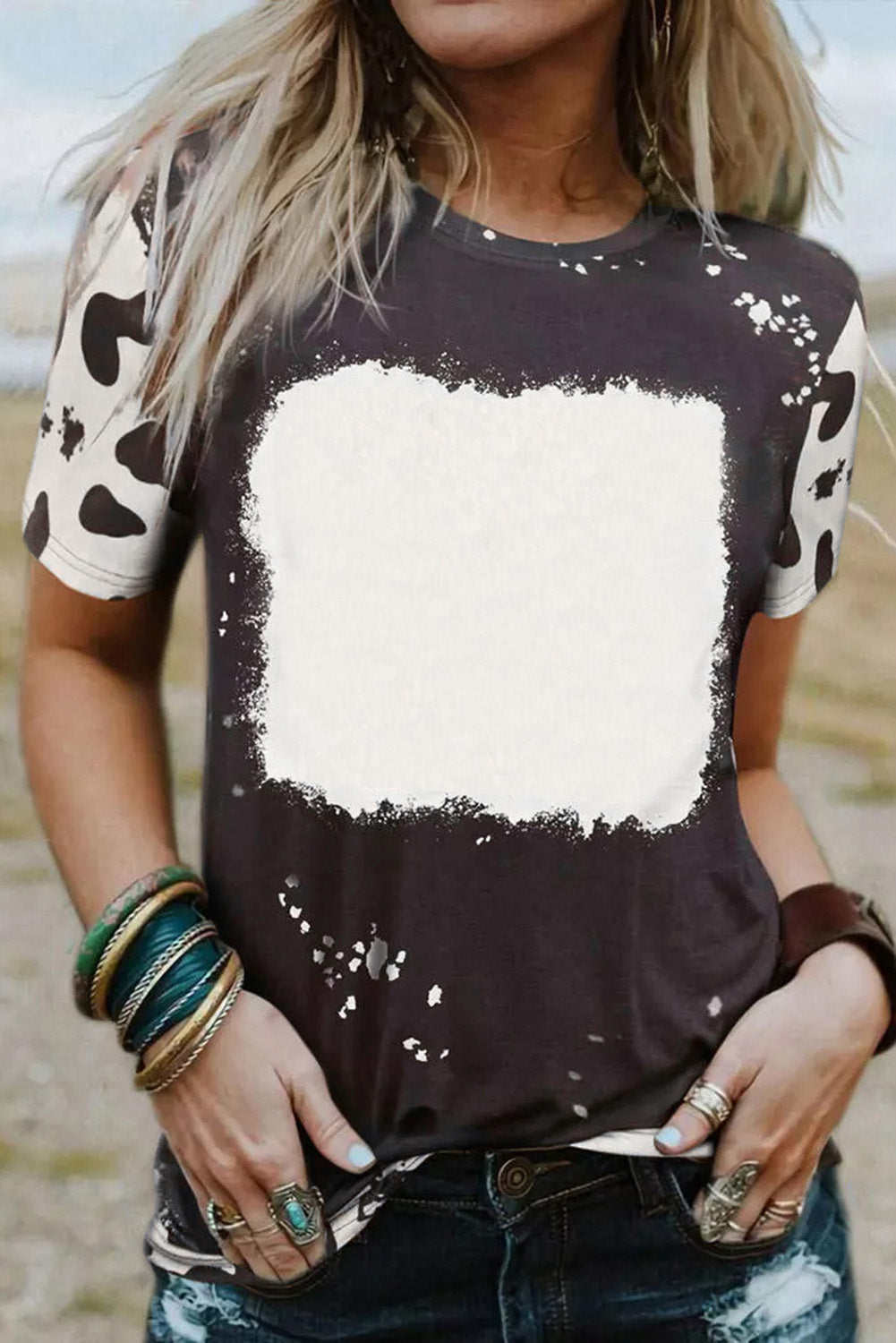 Black T-shirt with short sleeves and Tie Dye discolored round neck