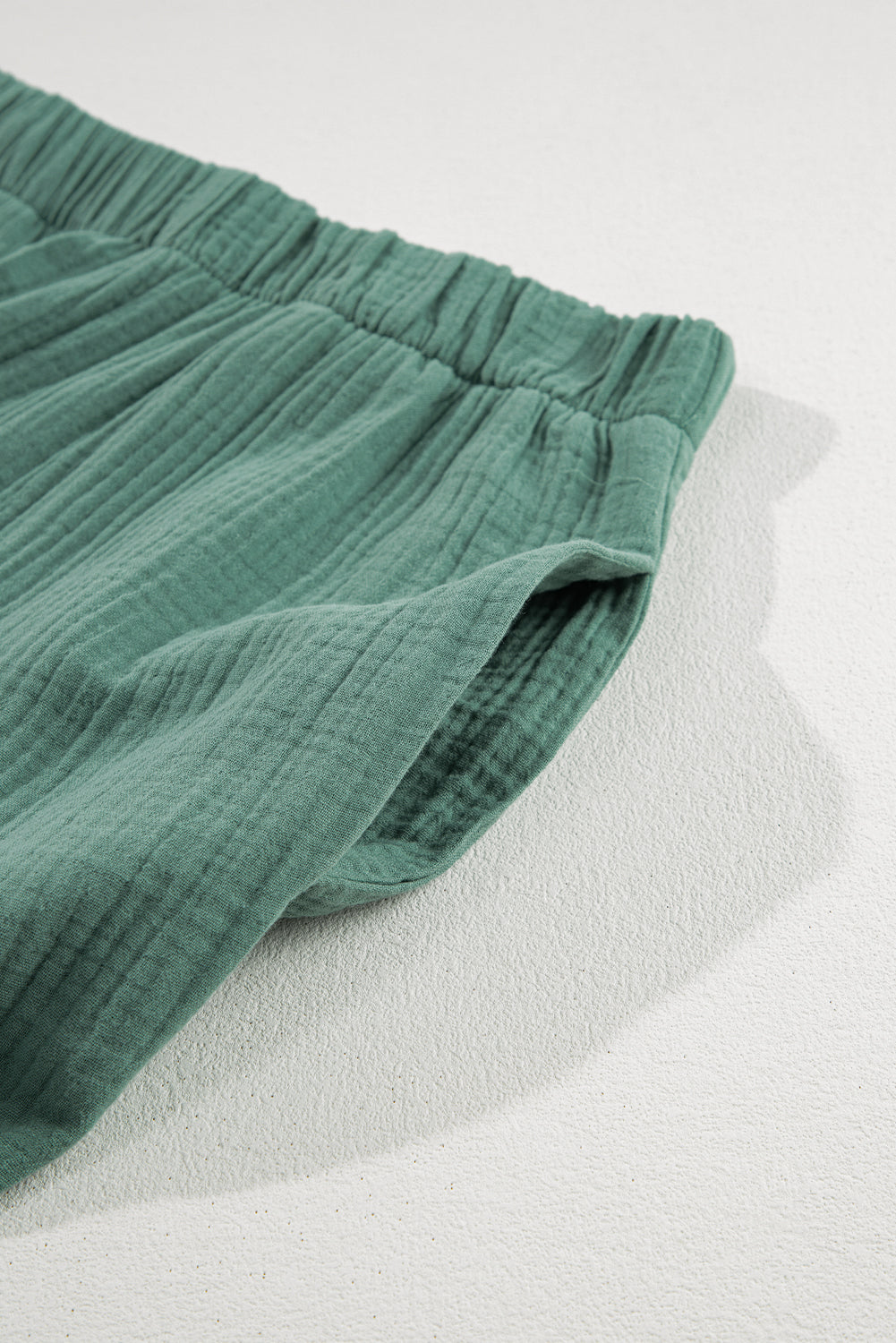 Pantalones de campana con volantes y cintura alta con textura verde