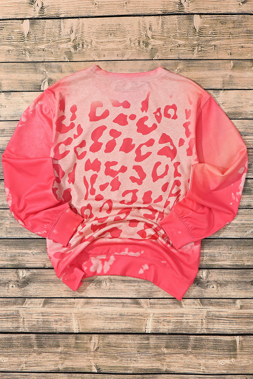 Sudadera con estampado de guepardo blanqueado rosa