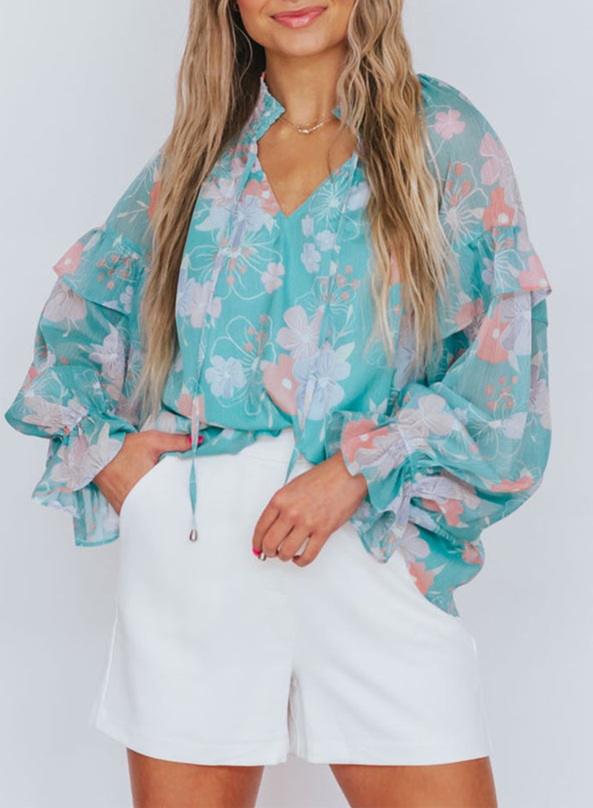 Blouse à manches bouffées à cou de cou floral bleu ciel