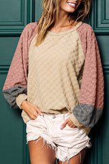Haut en tricot texturé à manches raglan color block parchemin