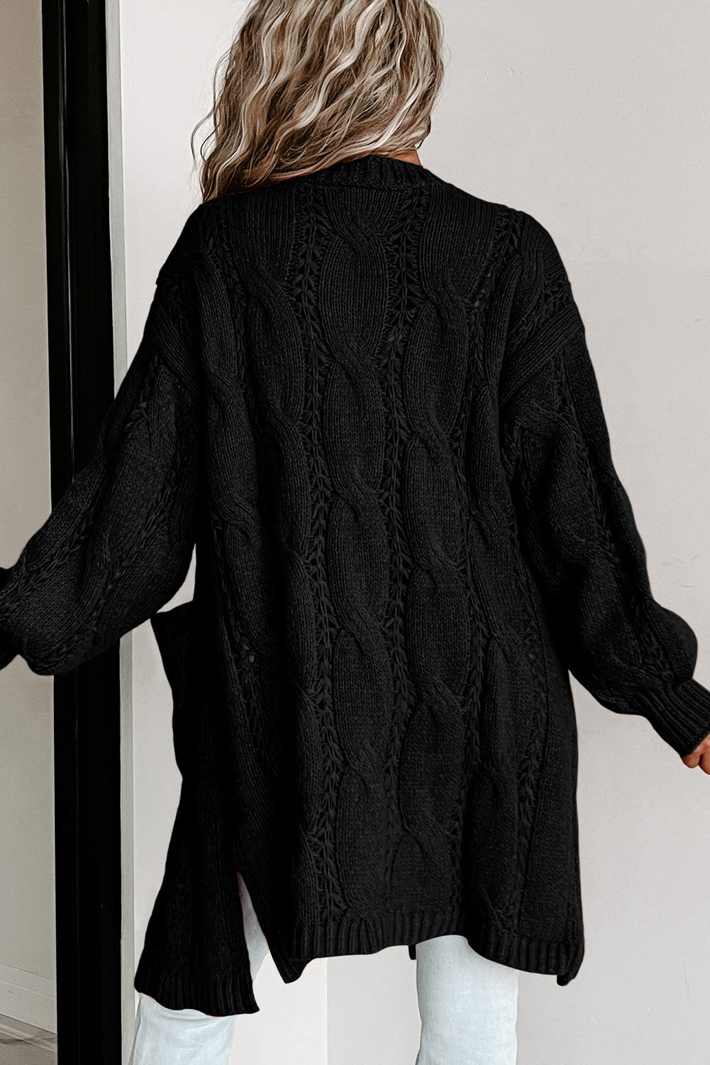 Cardigan noir en maille torsadée à œillets et bordures côtelées-A WOMAN WE LOVE