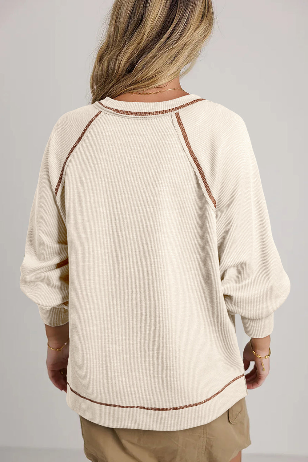 Cosía expuesta de beige Textured K Knit V Neck Top