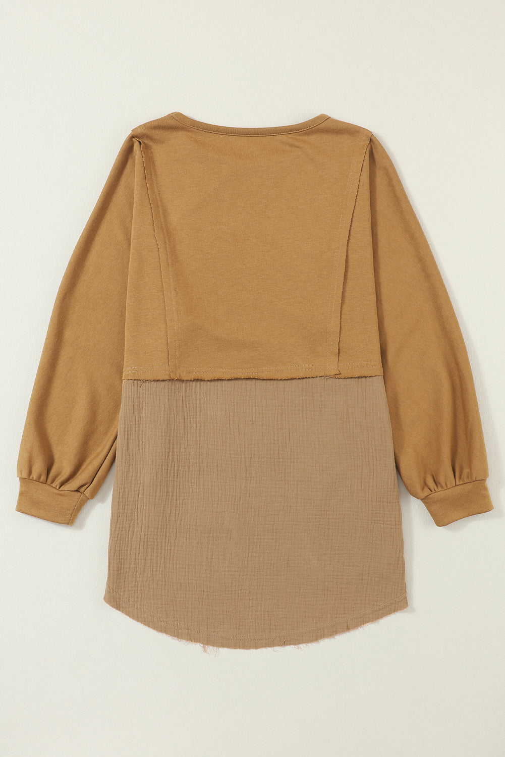 Blouse surdimensionnée haute et basse à ourlet brut et épissure froissée camel