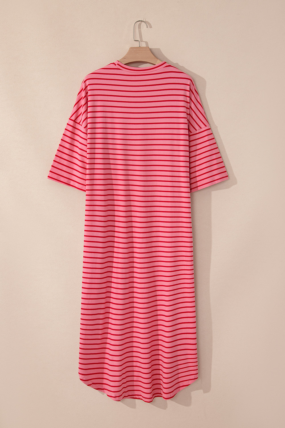 Robe t-shirt droite rayée rose fraise à manches 3/4 et ourlet rond