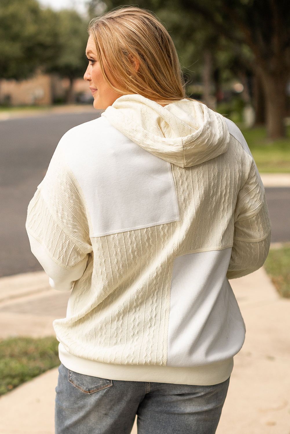 Sweat à capuche beige texturé patchwork à coutures apparentes grande taille