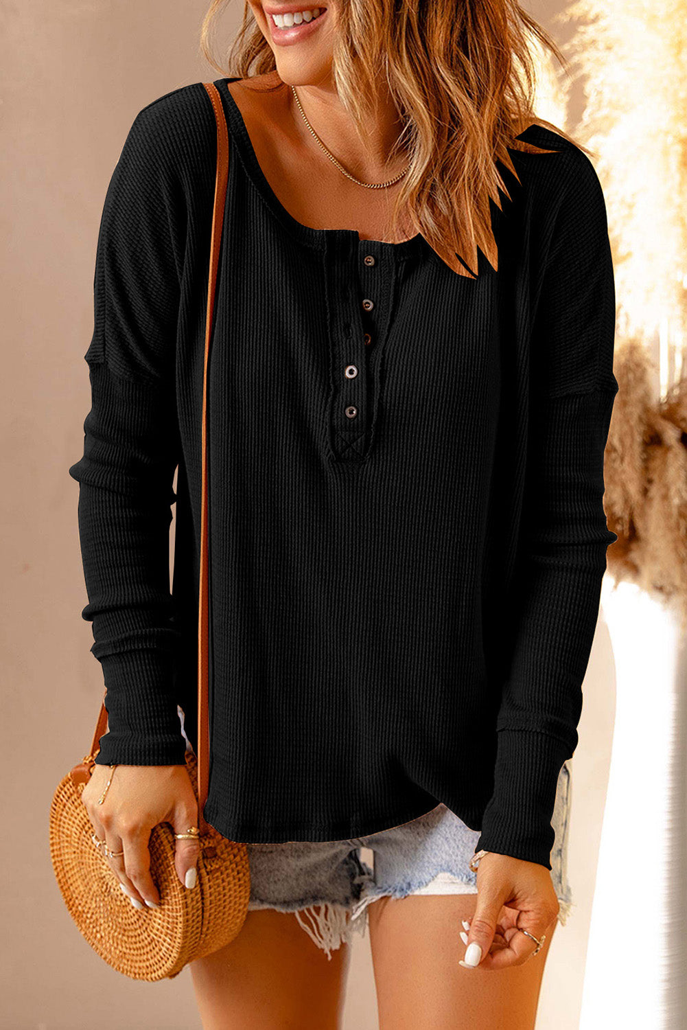 Top henley de punto tipo gofre negro