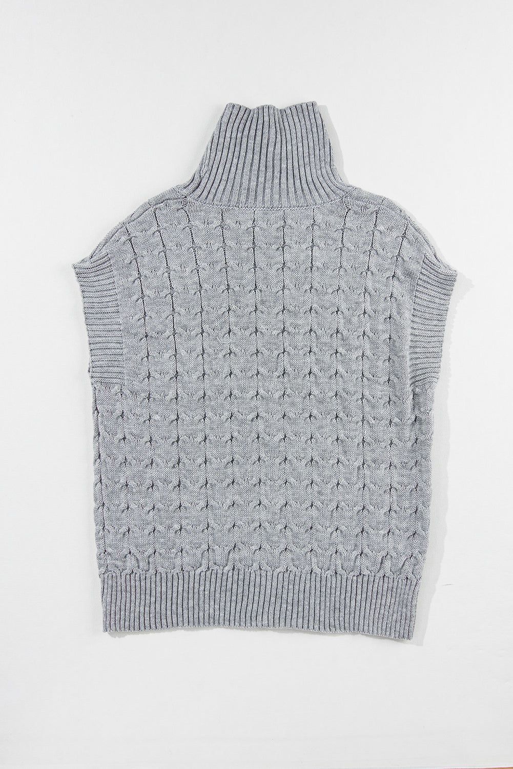 Mittelgrauer Kabel -Strick -Rollkragenpullover -Fledermauspullover