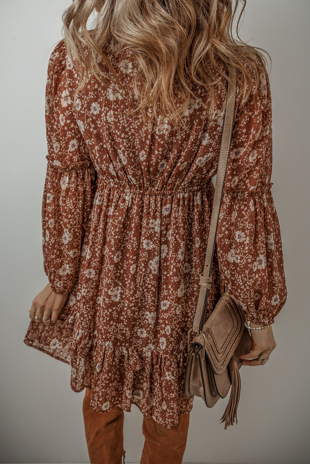 Brown Boho Floral Rusfled Puff manga V Neck Mini Vestido