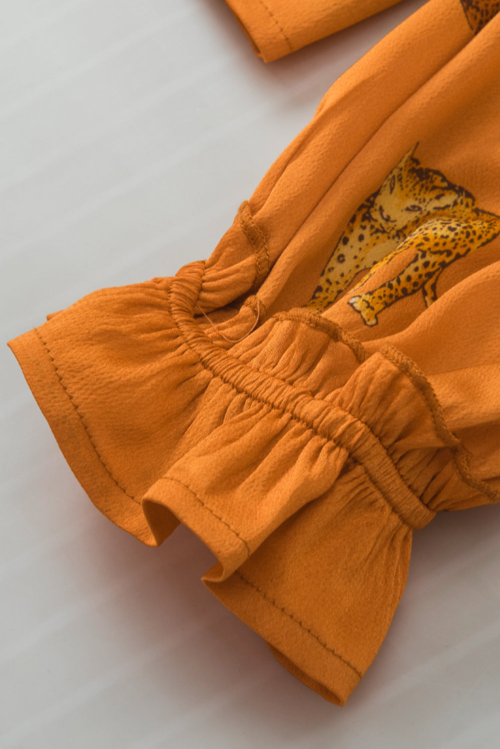 Blouse à manches à volants imprimées orange guépard