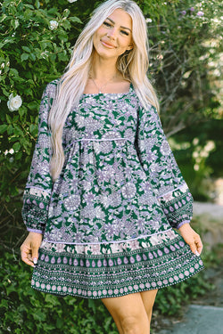 Vestido verde con estampado floral y borde *