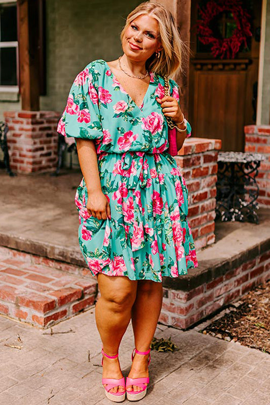 Vestido de talla grande con volantes y sobrepelliz de manga de burbuja floral verde