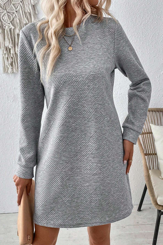 Straight textured dress with long gray -colored sleeves