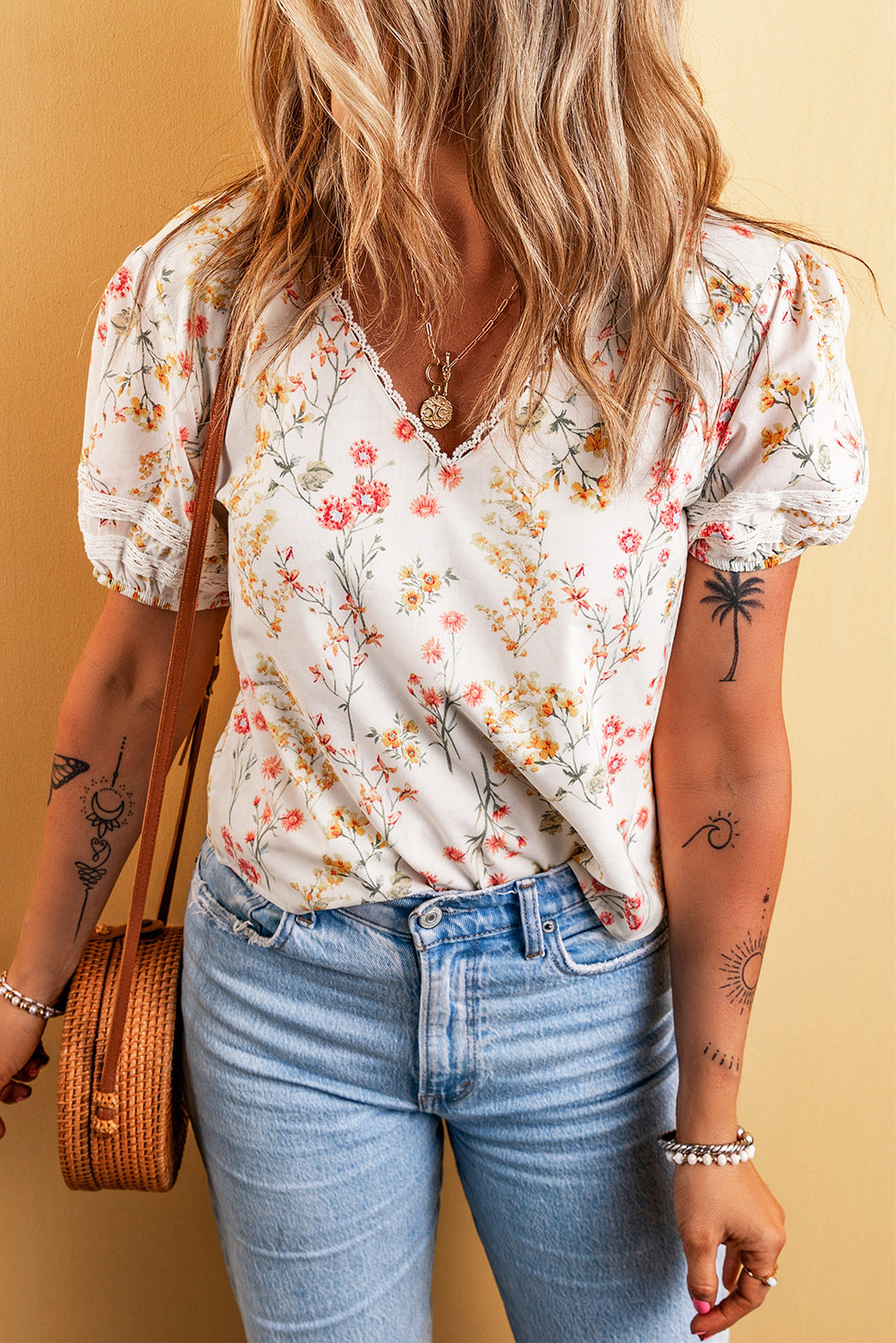 Blouse beige à manches florale Boho-A WOMAN WE LOVE