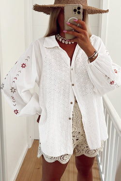 White shirt in patchwork with eyelets and puffy sleeves *