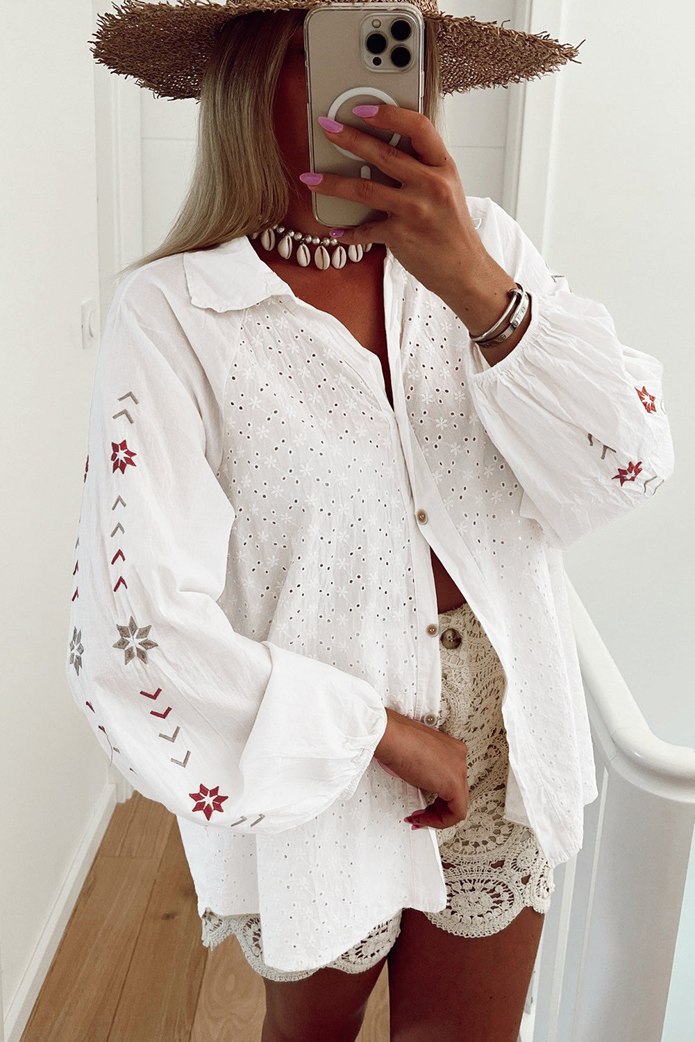 Chemise blanche en patchwork à œillets et manches bouffantes *-A WOMAN WE LOVE