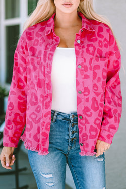 Chaqueta rosa estampada de leopardo, muñecas abotonadas y dobladillo crudo