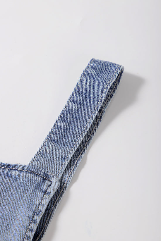 Large overalls in a washed-out denim blue stone with half-boutons and pocket pocket