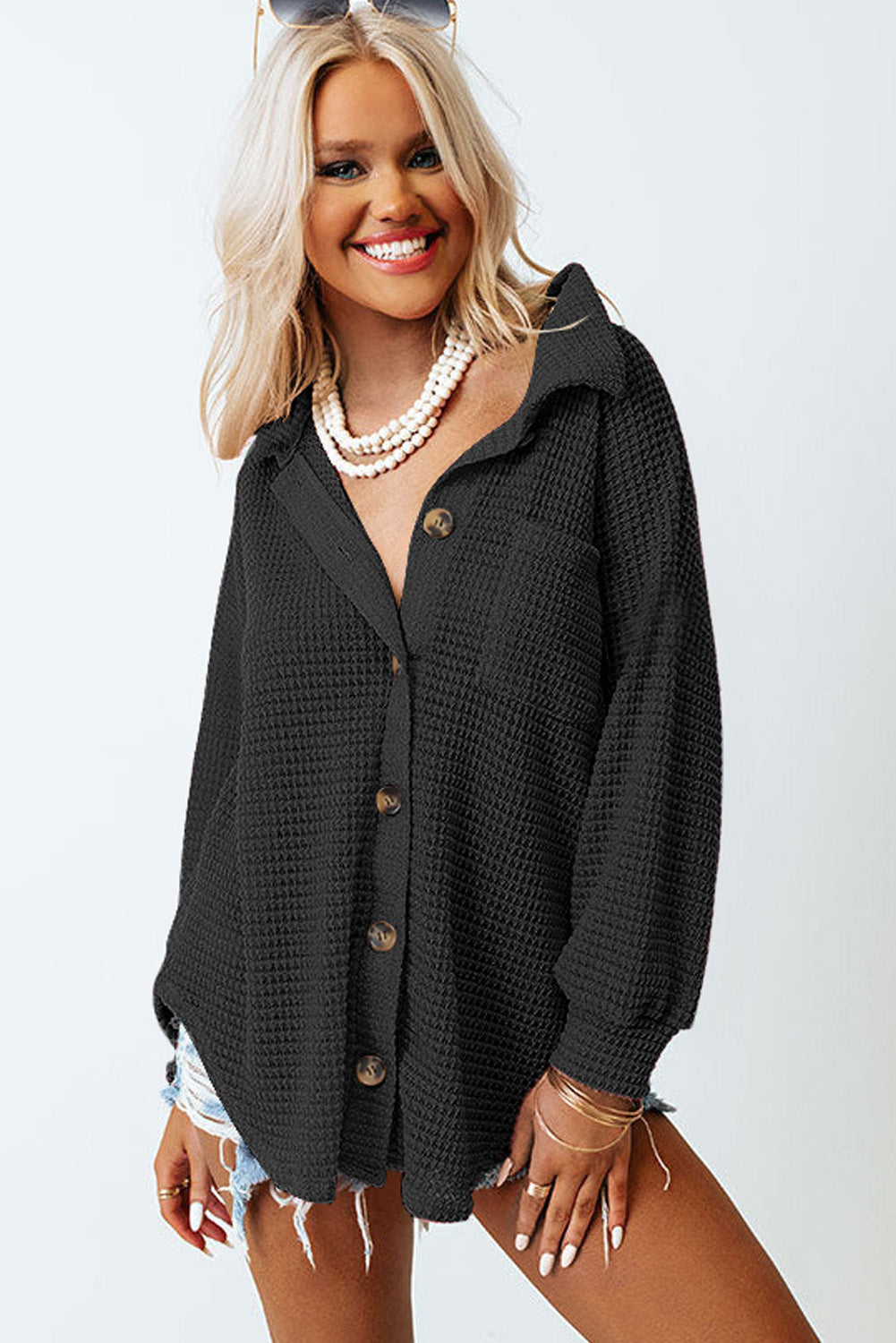 Chemise décontractée boutonnée en tricot gaufré noir-A WOMAN WE LOVE