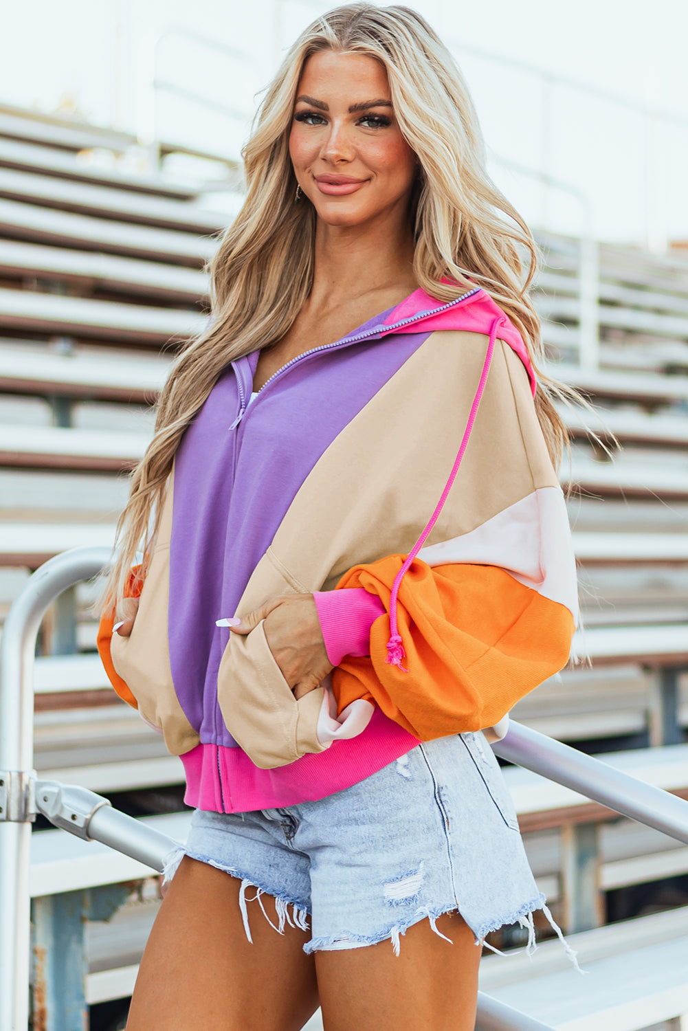 Sweat à capuche zippé surdimensionné en patchwork color block orange pamplemousse