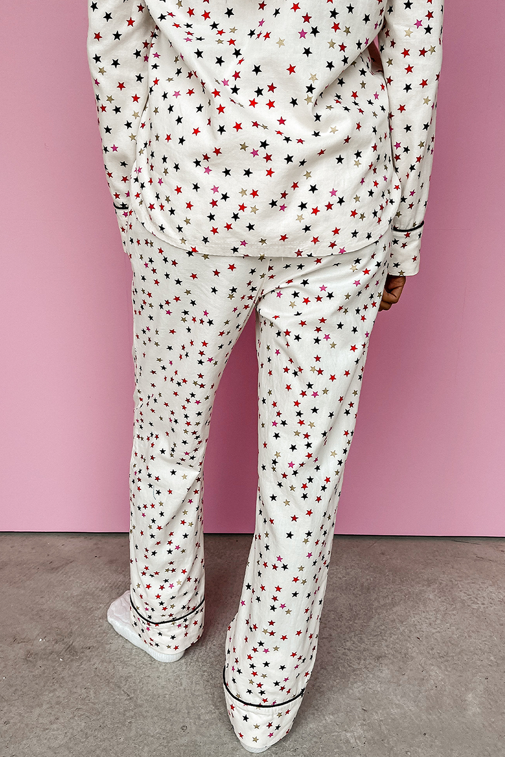 Ensemble pyjama blanc à manches longues et pantalon avec passepoil contrasté et étoile-A WOMAN WE LOVE