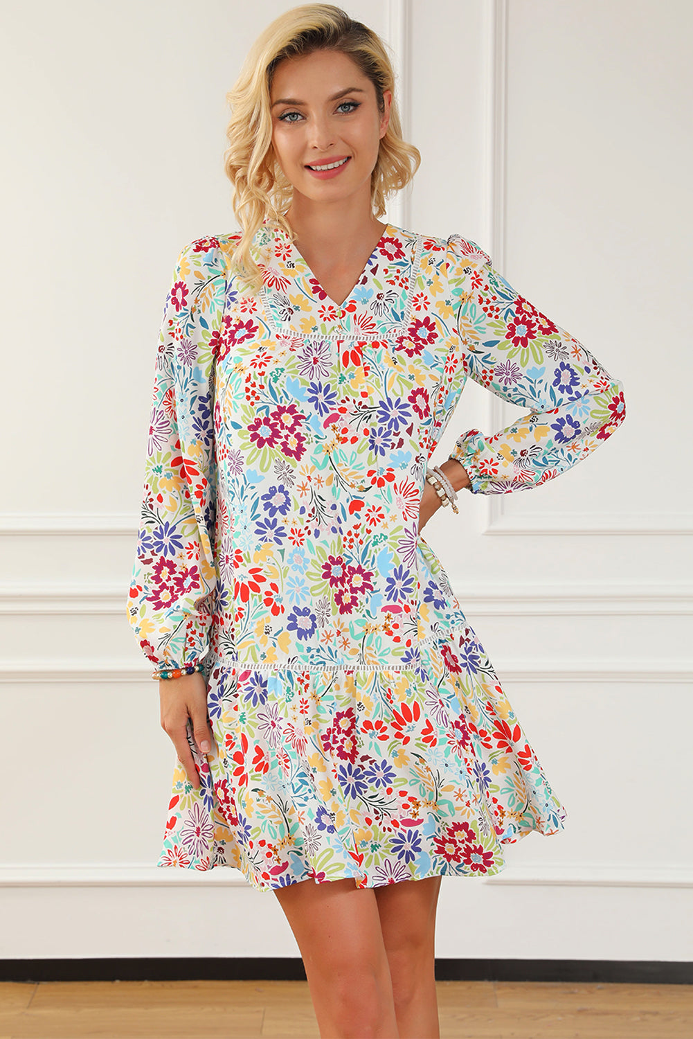 Mini robe de cou de cou de lace en dentelle à floral multicolore