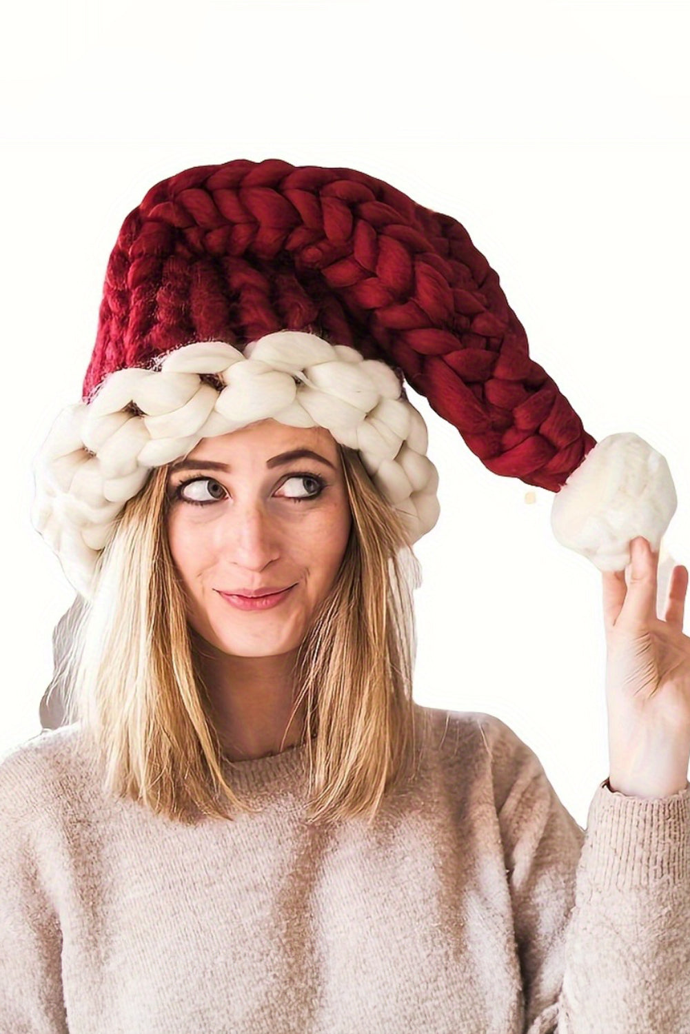 Chapeau de Noël tricoté épais avec blocs de couleurs Dahlia rouge et décor de pompons