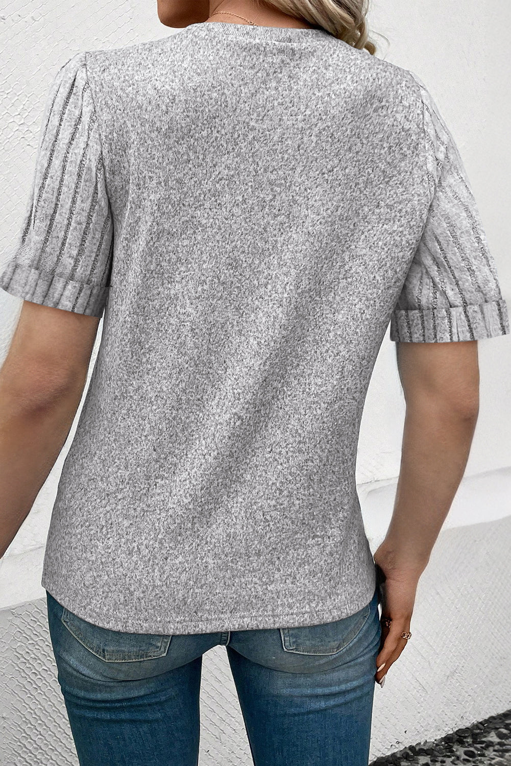 T-shirt gris à manches et col rond *