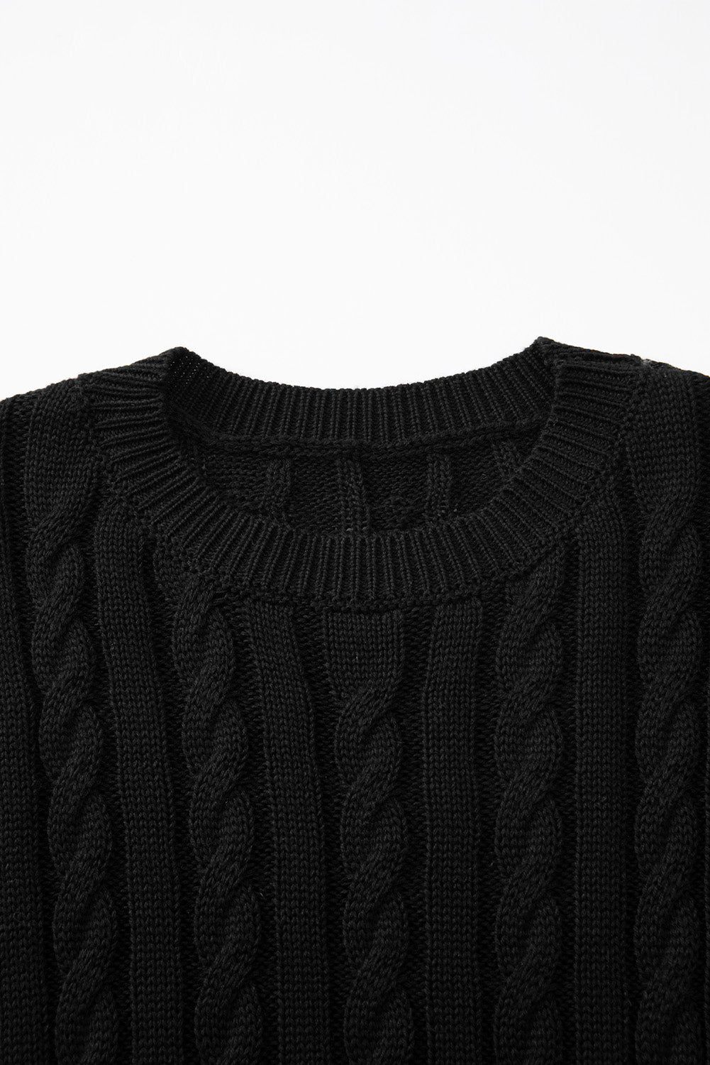 Pull noir à manches courtes et col rond en tricot torsadé