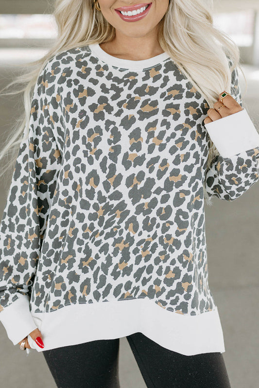 Top con estampado de leopardo y ribete liso estampado blanco