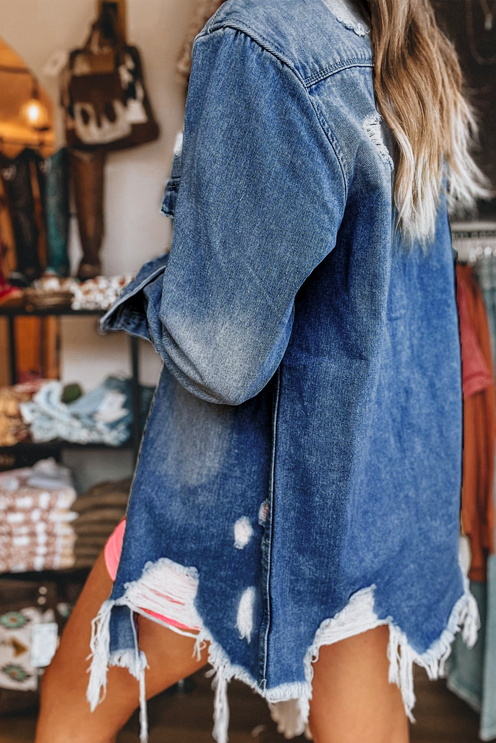 Veste longue en jean effiloché effet vieilli bleu ciel clair