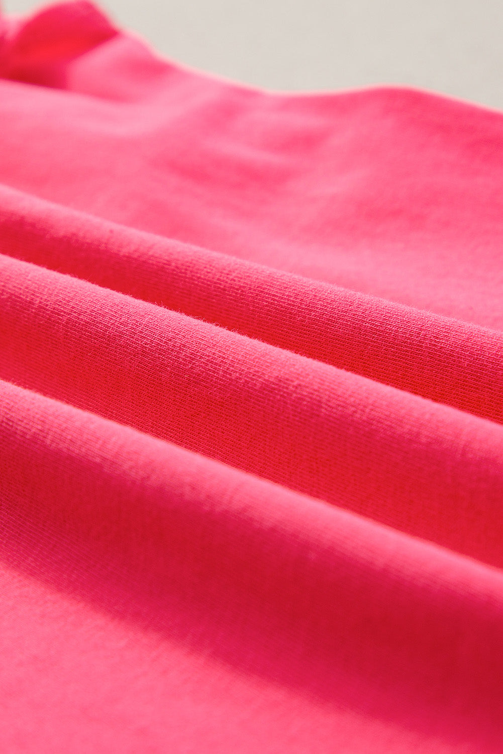Débardeur slim à larges bretelles et volants rose fraise-A WOMAN WE LOVE