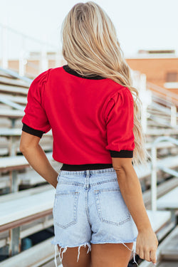 Short -shaped sleeve sweater in red sequins rugby color blocks