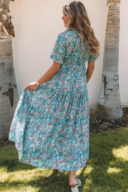 Vestido largo con volantes y varios niveles de estilo de cielo basados ​​en kmal de estilo bohemio