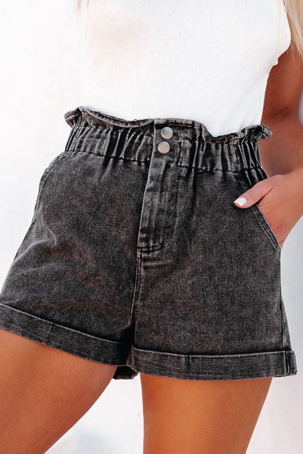 Shorti in denim con altissima venatura venatura nera