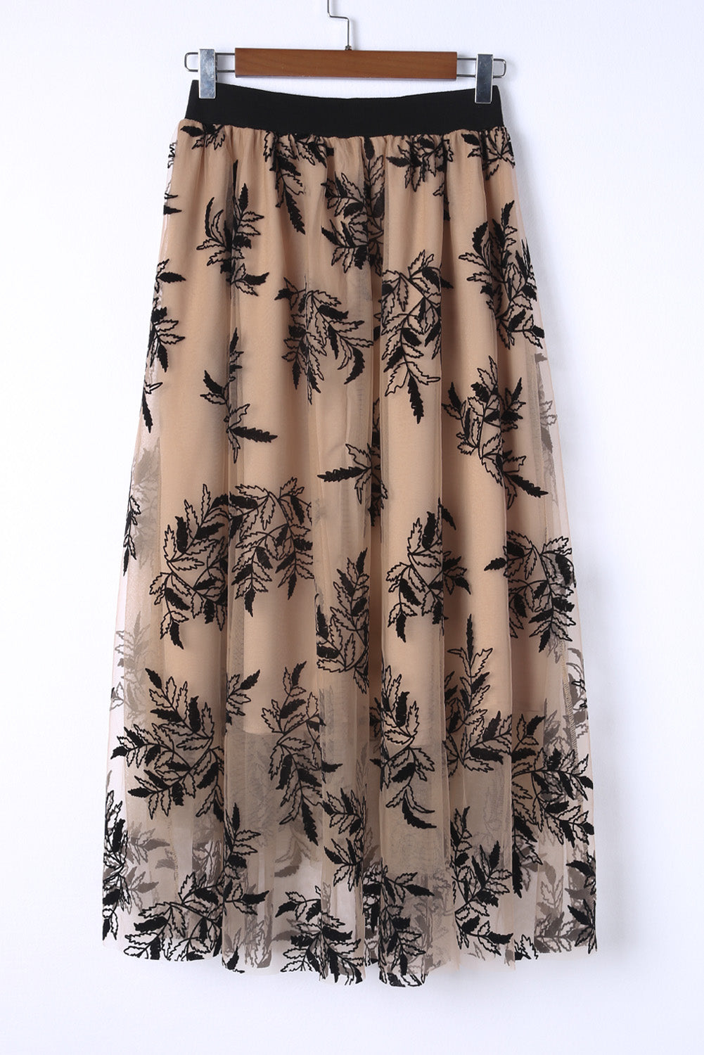 Long waist skirt embroidered with apricot floral leaves