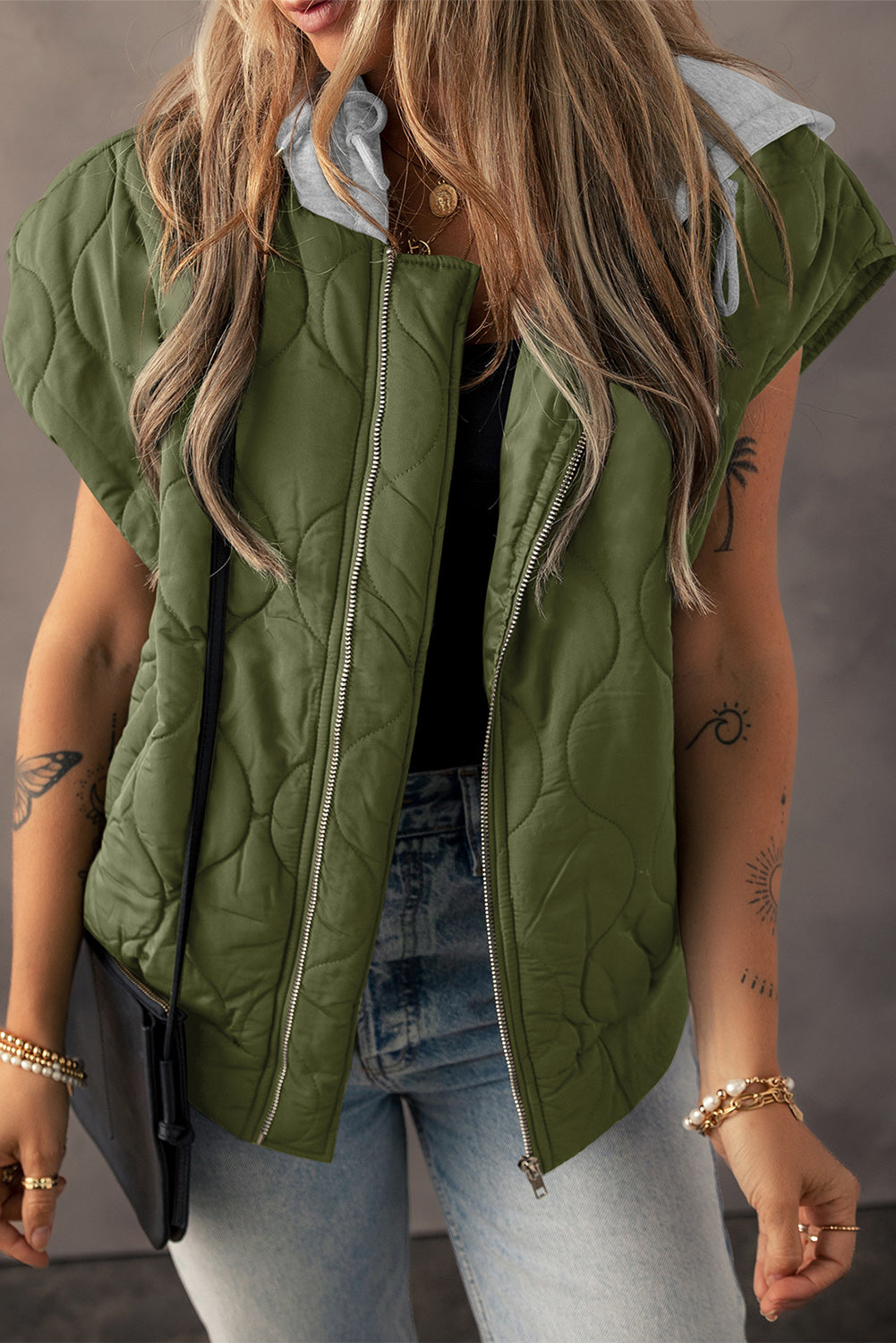 Hooded quilted jacket with jungle green tightening cord and zipper