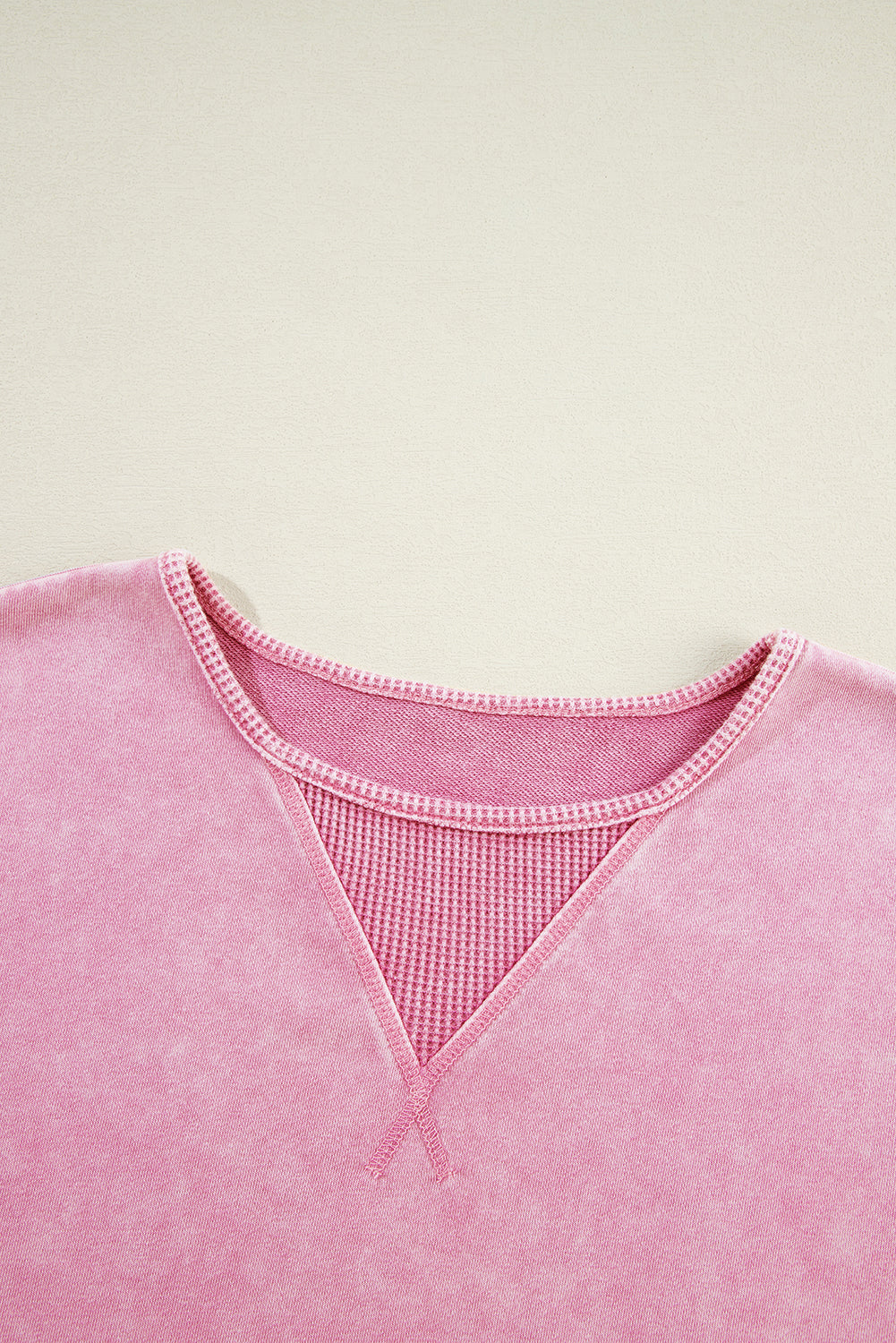 Sweat-shirt à épaules tombantes et lavage minéral rose fraise