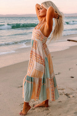 Vestido de verano multicolor con estampado bohemio y cuadrado