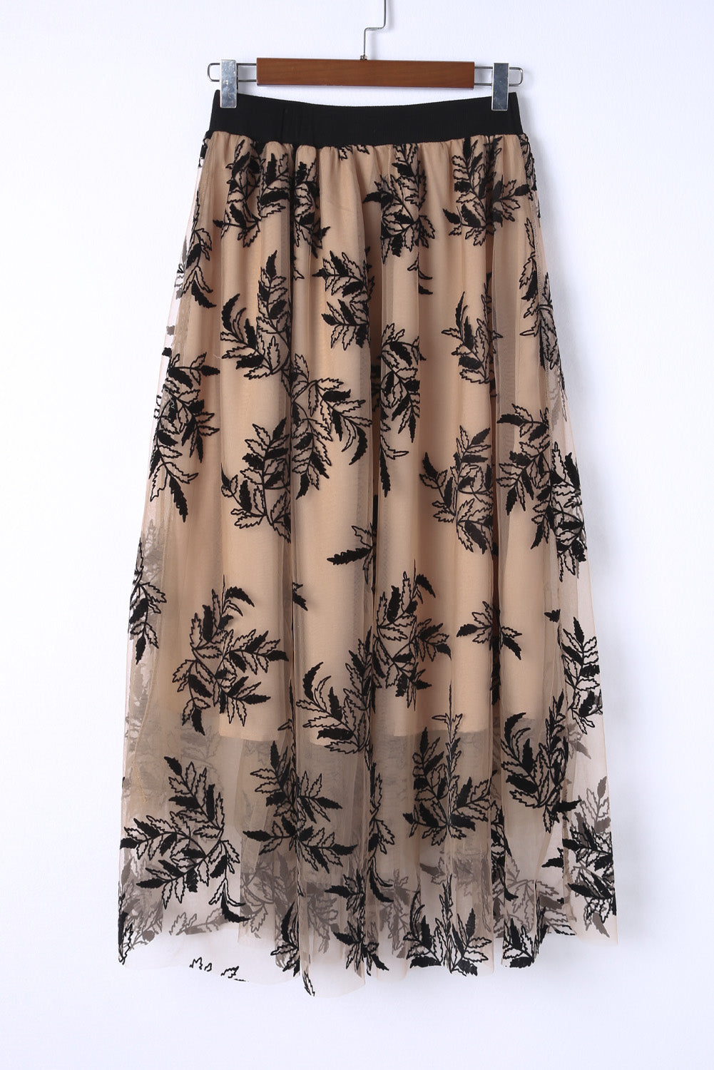 Long waist skirt embroidered with apricot floral leaves