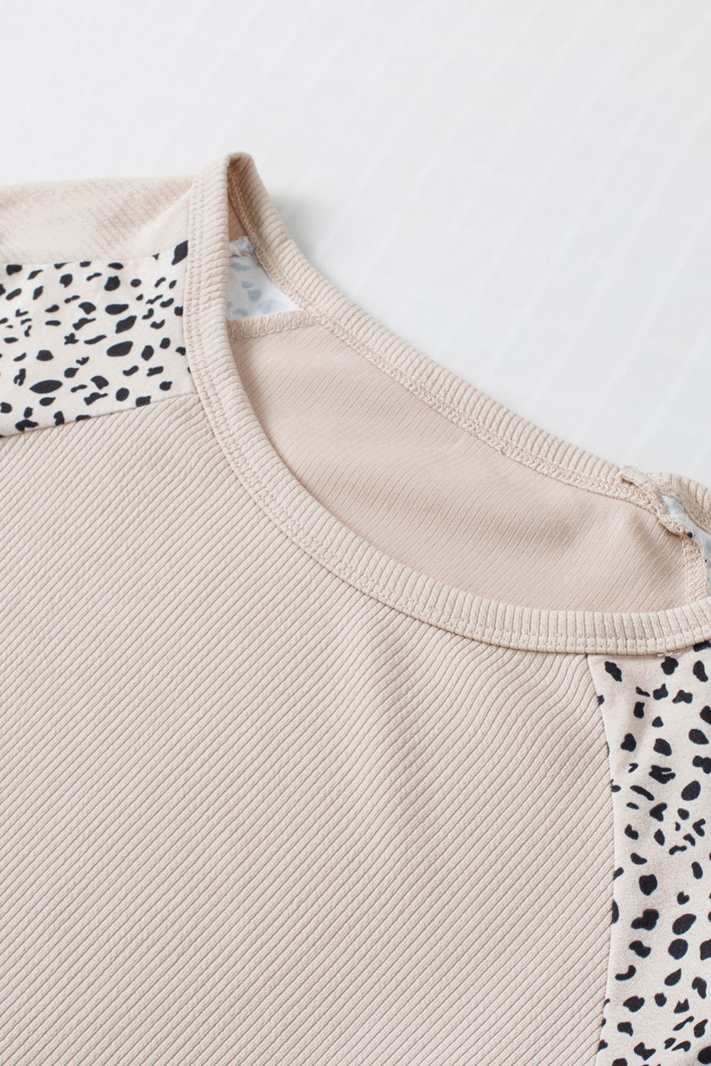 Top tipo jersey con estampado de leopardo