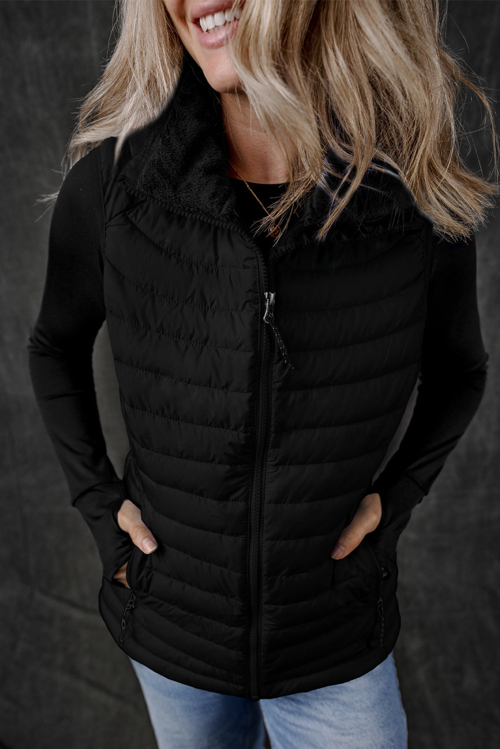 Doudoune matelassée zippée à col en peluche noire-A WOMAN WE LOVE