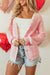 Cardigan boutonné rose en tricot côtelé avec poches latérales et bords festonnés