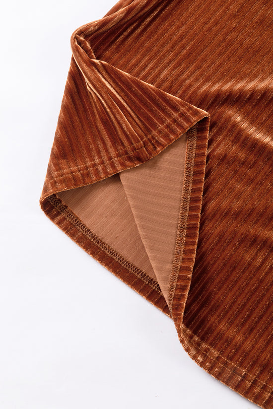 Ribbed velvet high in V-neck and brown halfzip