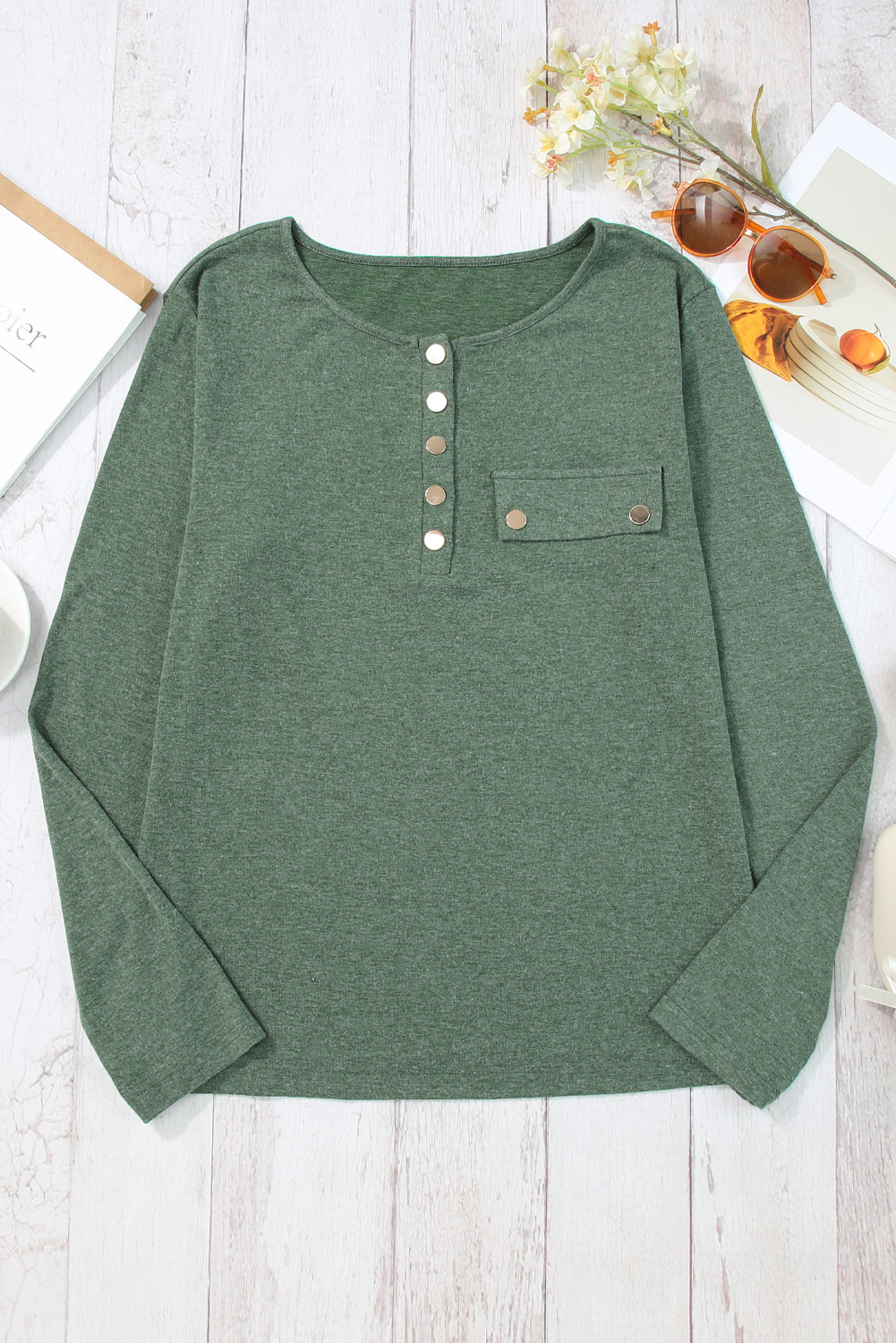 Top henley con botones a presión de manga larga verde niebla