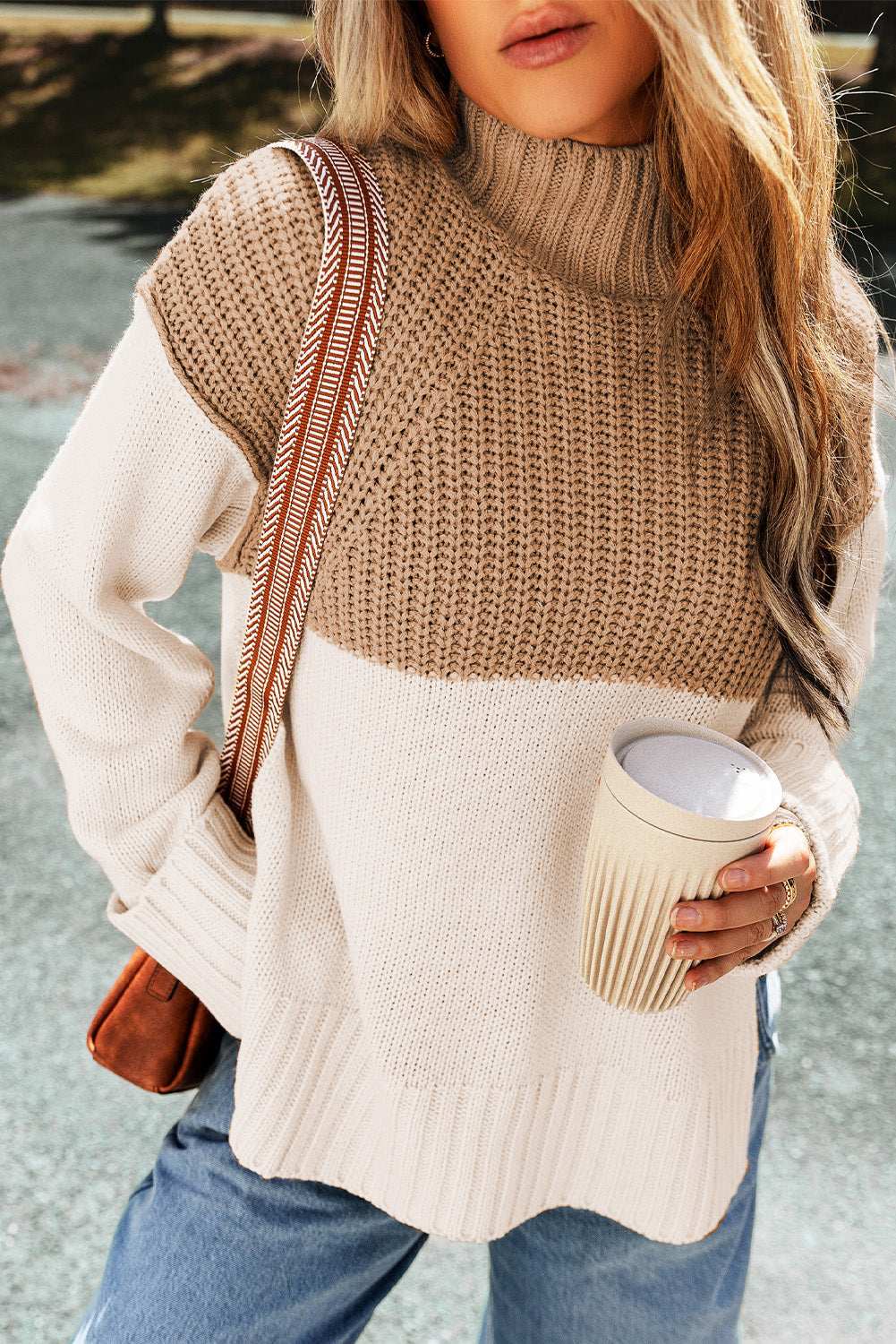 Pergamentkabel Strickfarbe Blockseite spaltet hohen Nackenpullover auf