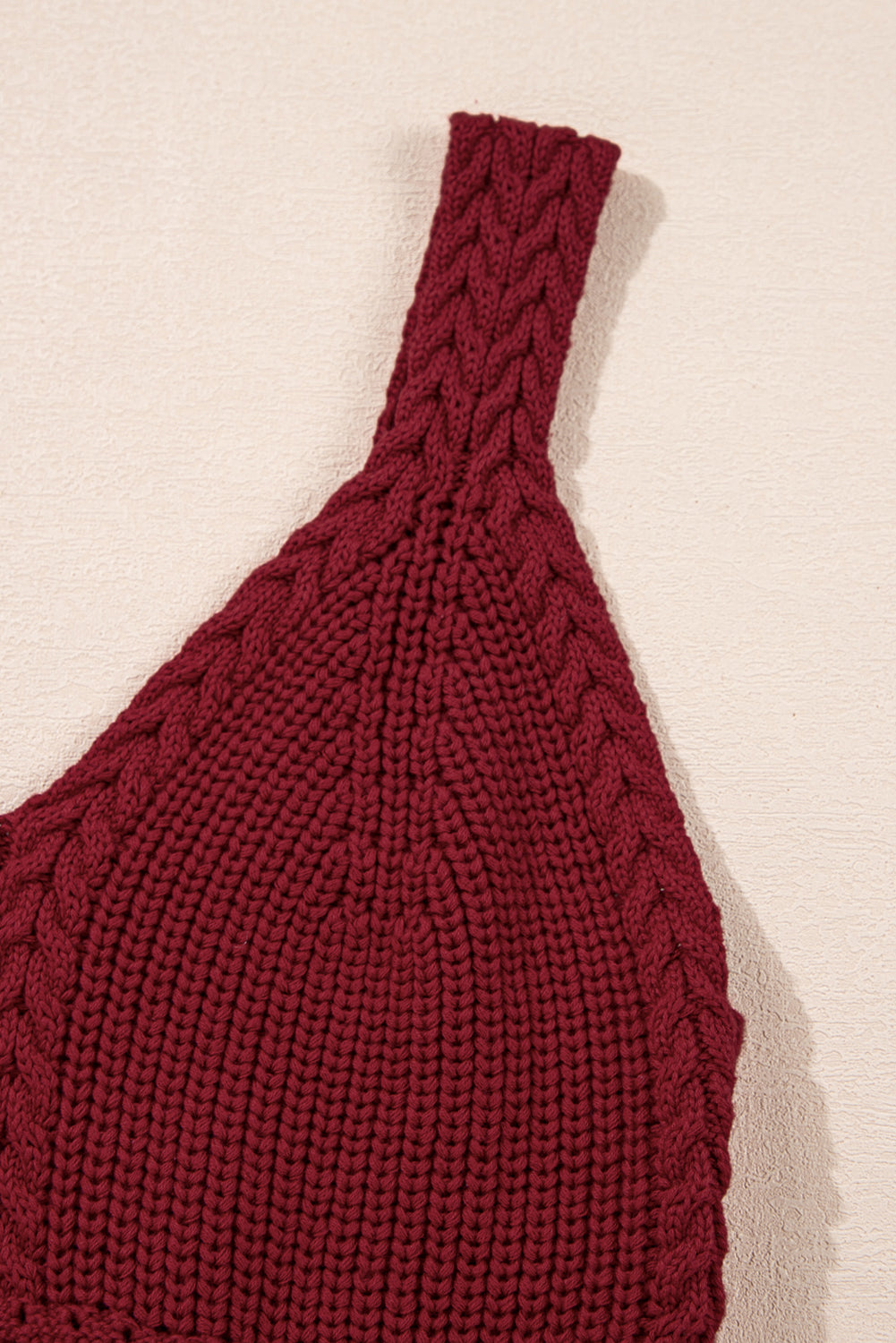 SLIM CUT SHOTE VELEC TO V -neck in twisted knitting bordeaux pointelle