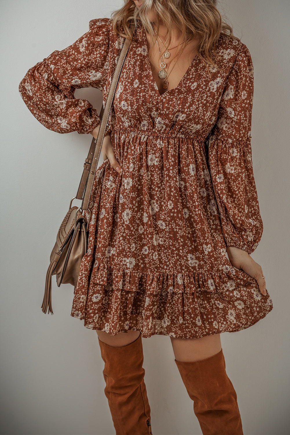 Brown Boho Floral Rusfled Puff manga V Neck Mini Vestido