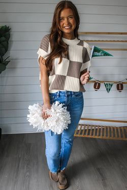 Khaki sweater with short sleeves and Round Color Block tiles