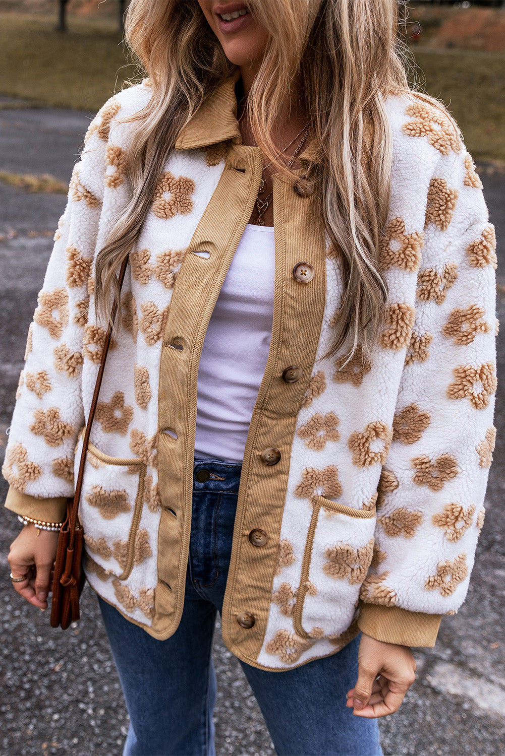 Veste polaire boutonnée à joli motif fleuri beige clair